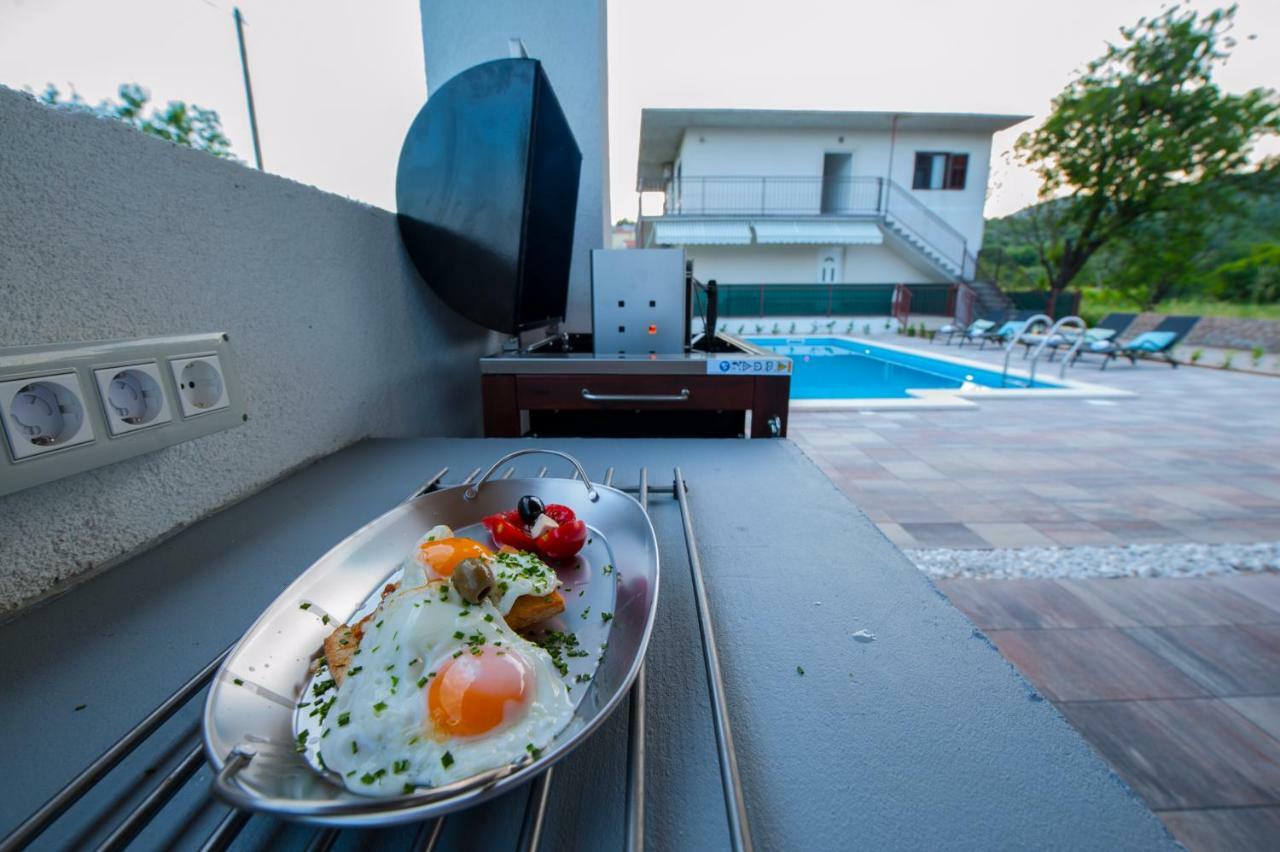 Central Dalmatian Pool&Grill House Gustirna エクステリア 写真