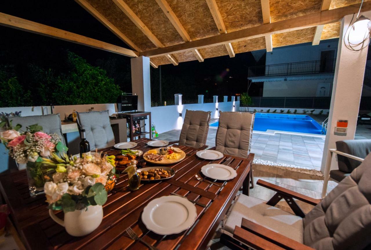 Central Dalmatian Pool&Grill House Gustirna エクステリア 写真